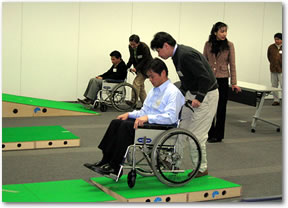 サービス介助士実技教習の様子